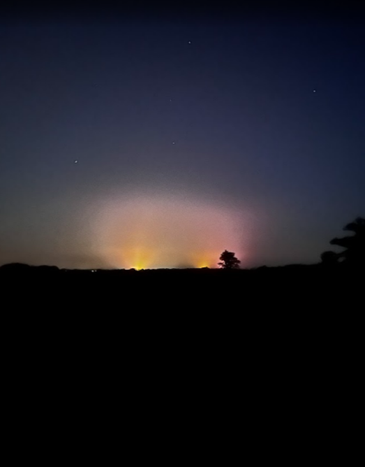De gloed boven de kassen in de Noordoostpolder