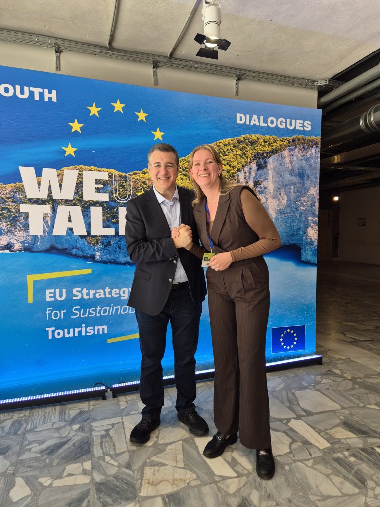 Sharon Jagt in Athene met Europees Commissaris Apostolos Tzitzikostas